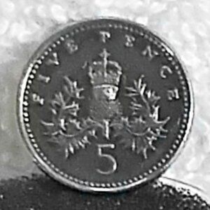 Circulated 2002 British Five Pence Elizabeth II Coin!!